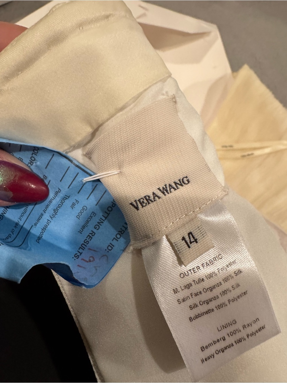 Vera Wang Wedding Gown - Picture 6 of 8